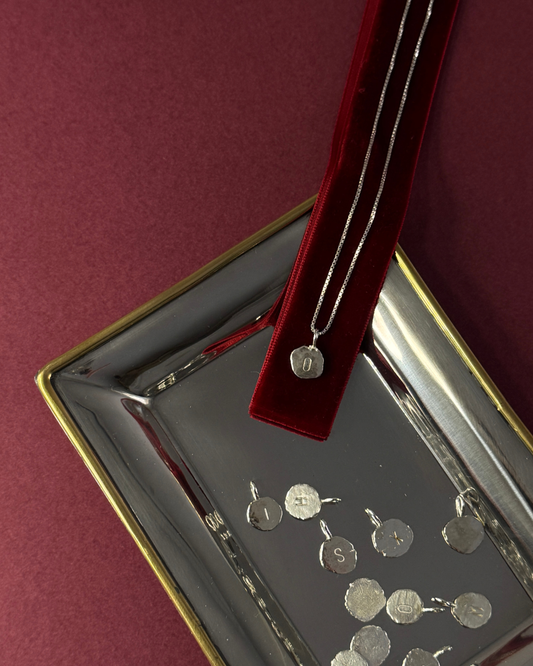 Collar Letra  - Cápsulas Mágicas